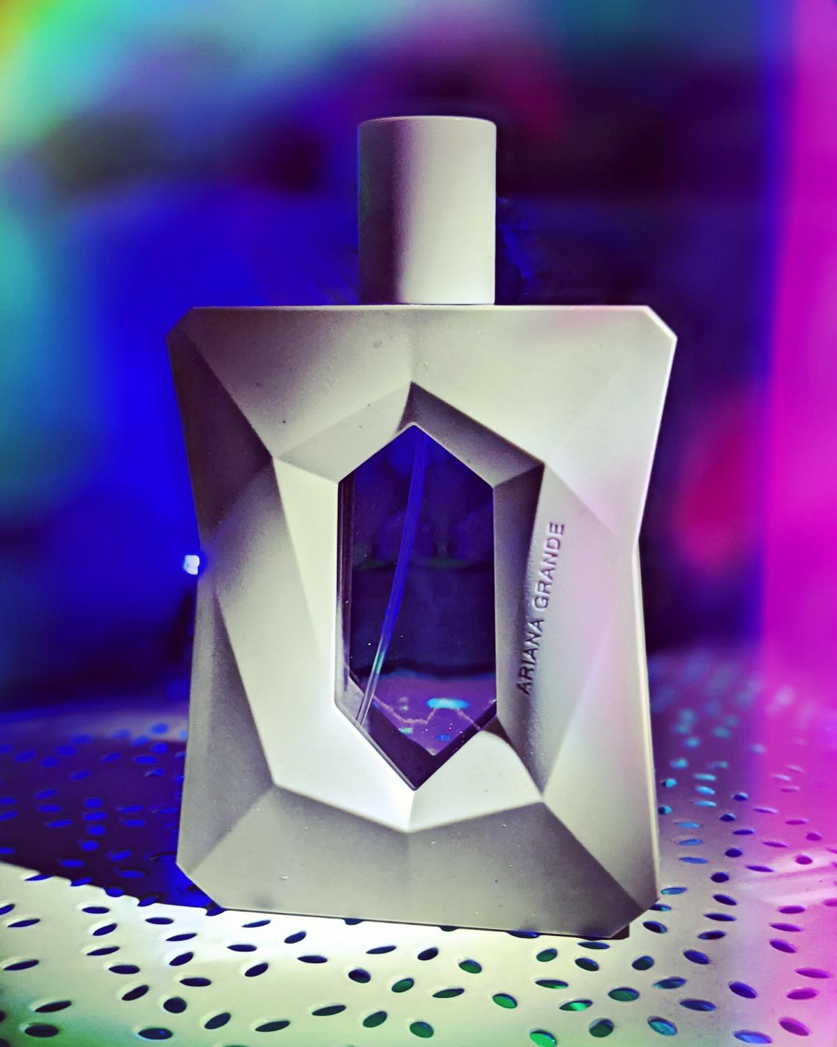 Perfume Ariana Grande God is a Woman