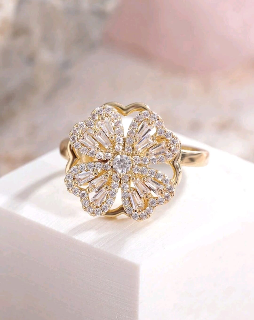 Anillo Trebol Giratorio